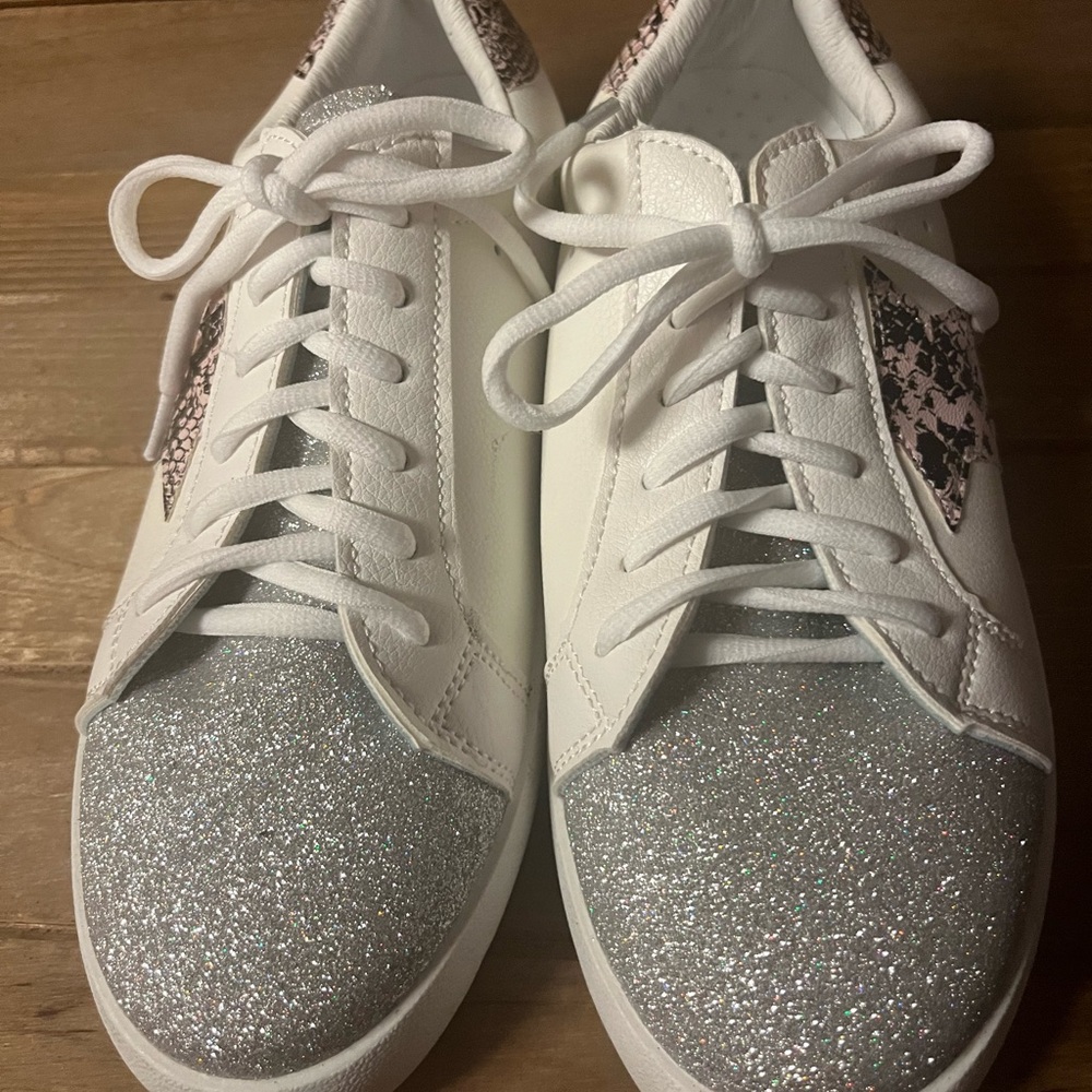 SIMPLY SOUTHERN  FANCY SNEAKERS white with glitter never used size 8